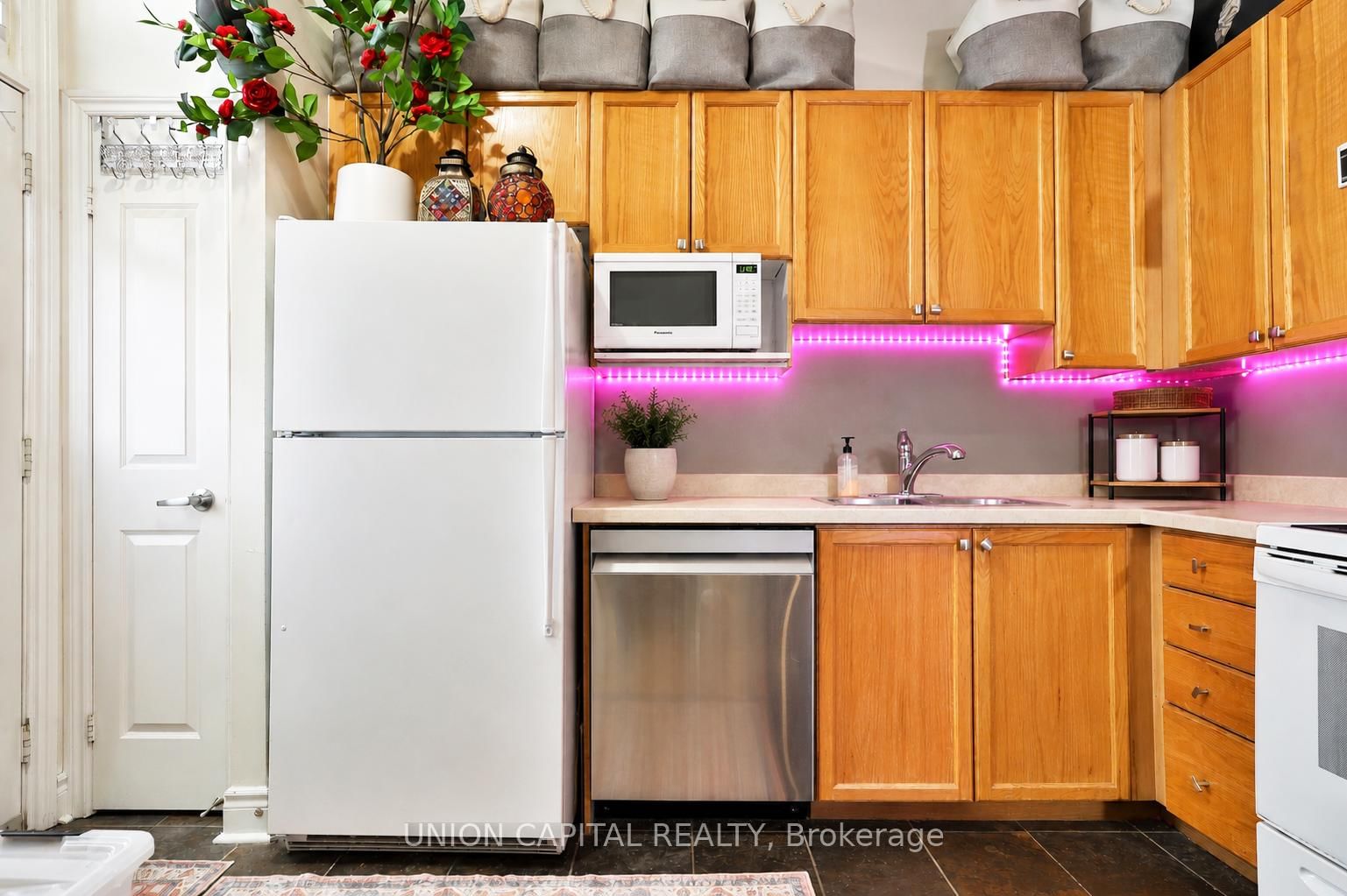 71 Mccaul Street, Unit 143 - Photo 4