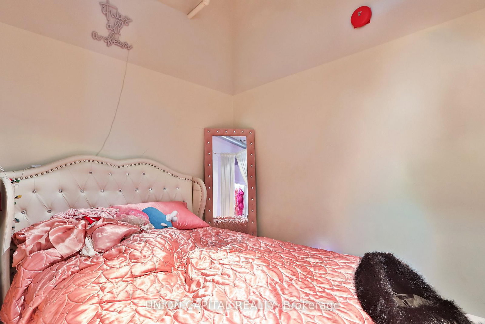 71 Mccaul Street, Unit 143 - Photo 9