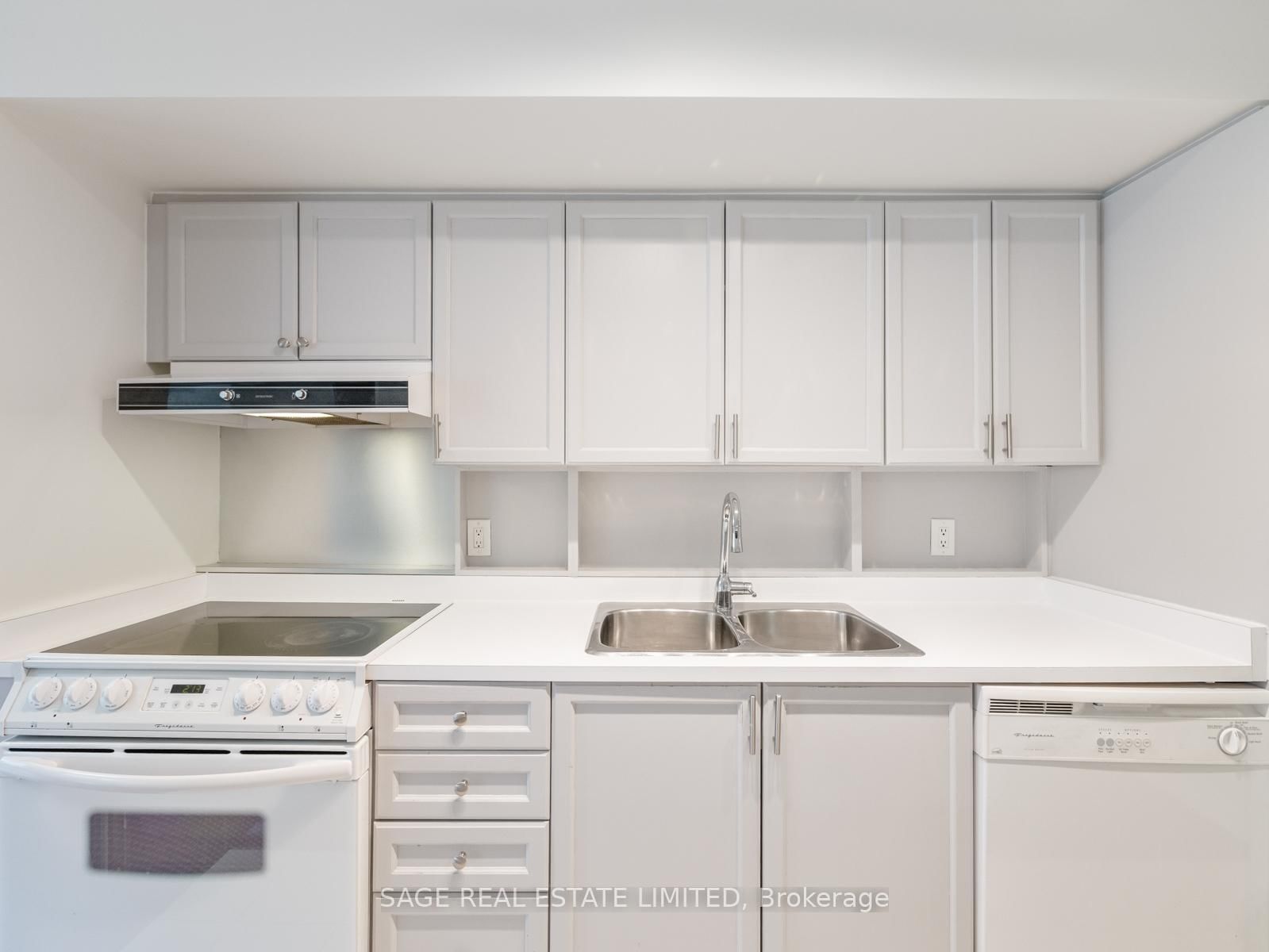 18 Beverley Street, Unit 209 - Photo 25