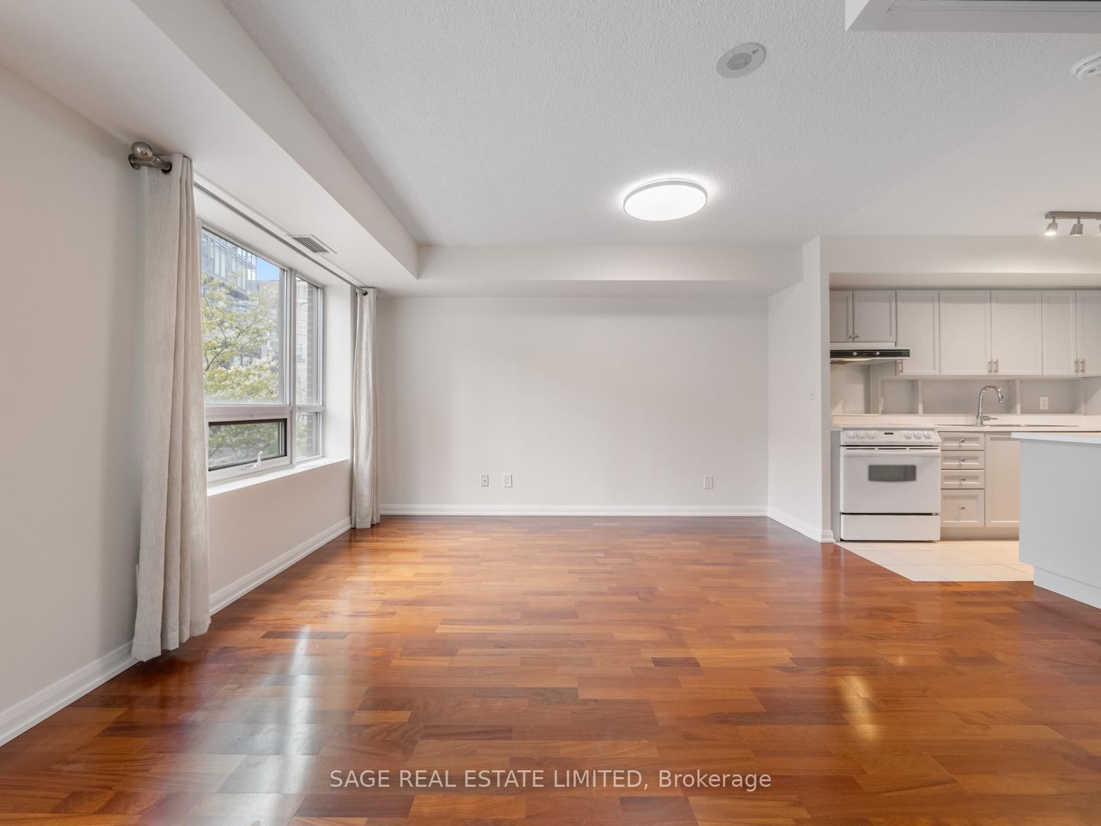 18 Beverley Street, Unit 209 - Photo 32