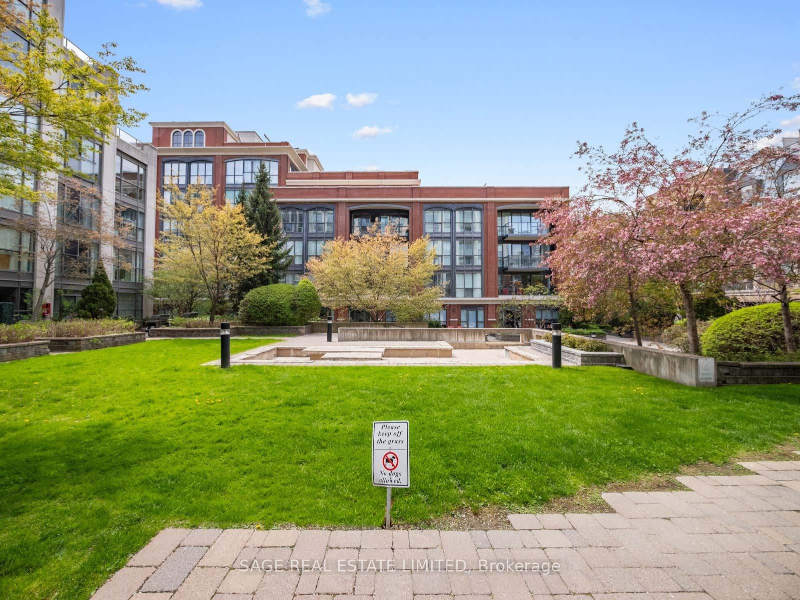 18 Beverley Street, Unit 209 - Photo 44