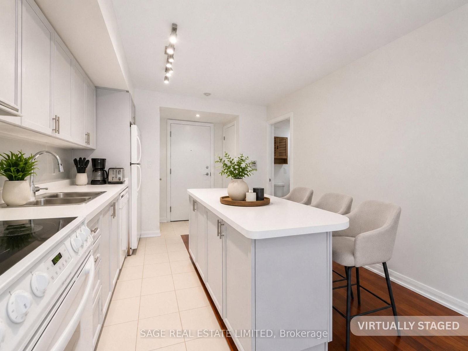 18 Beverley Street, Unit 209 - Photo 5