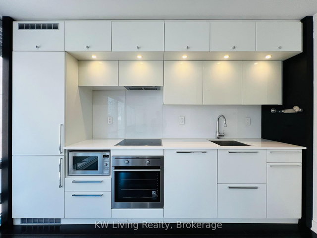 1104 - 15 Grenville Street