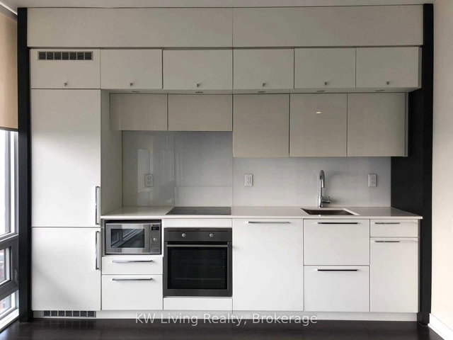1104 - 15 Grenville Street