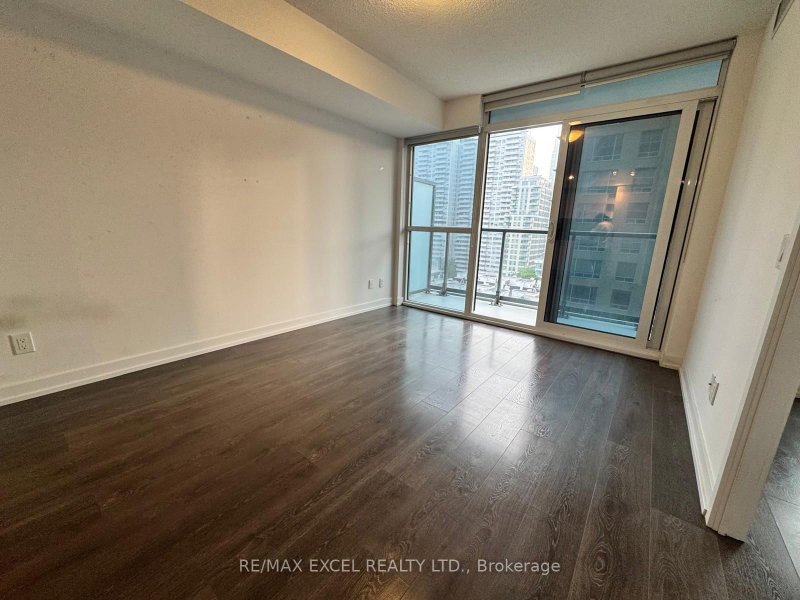 home for lease on 1007-125 Redpath Avenue