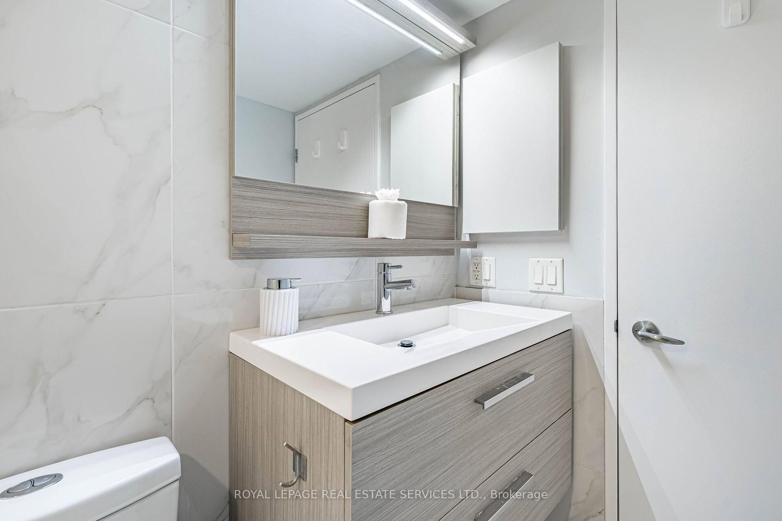 33 Sheppard Avenue E, Unit 2505 - Photo 17