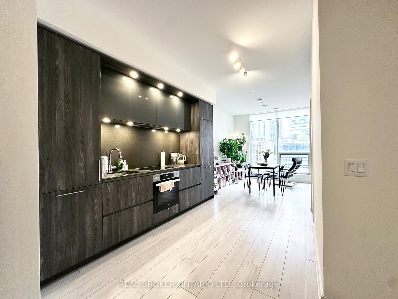 15 Mercer Street, Unit 818 - Photo 4