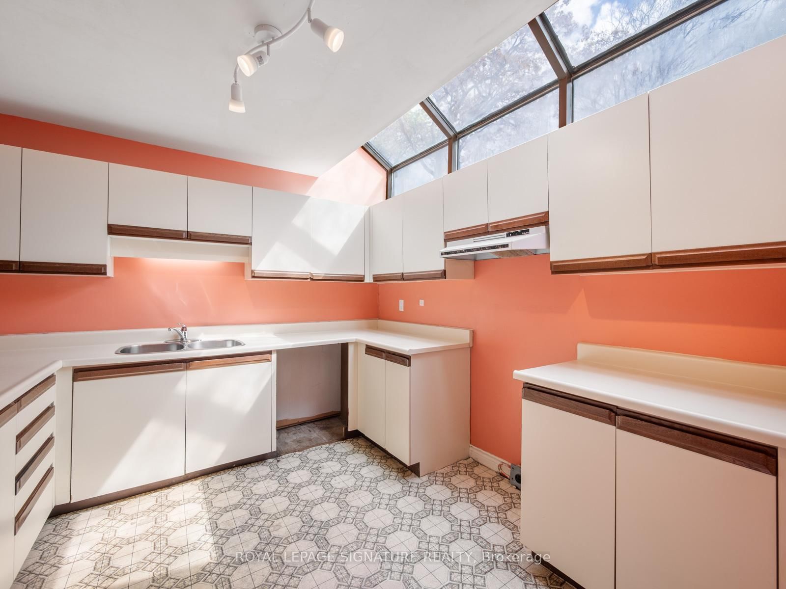 227 Berkeley Street - Photo 14