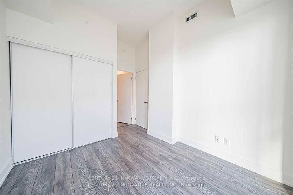 180 Fairview Mall Drive, Unit 517 - Photo 18
