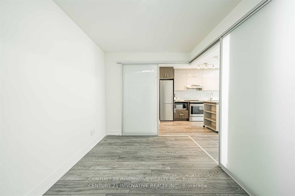 180 Fairview Mall Drive, Unit 517 - Photo 22