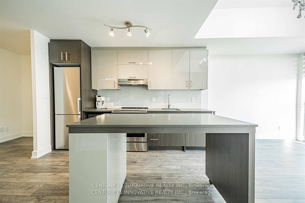 180 Fairview Mall Drive, Unit 517 - Photo 3