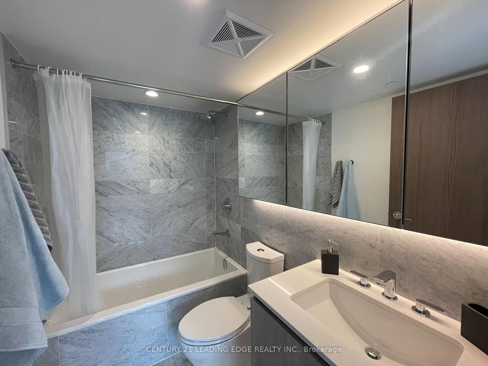 17 BATHURST Street, Unit 1502 - Photo 19