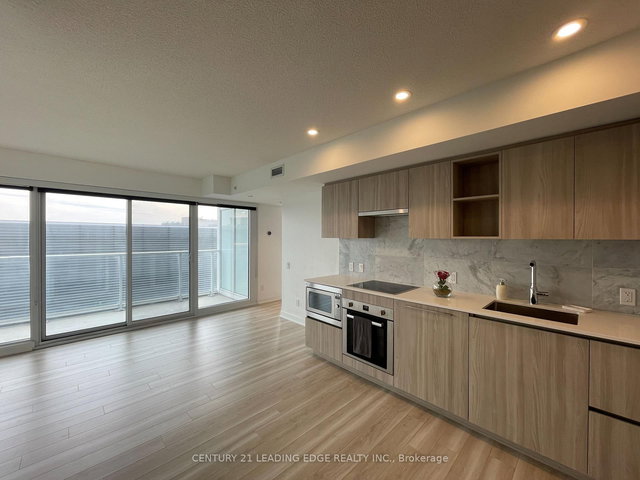 1502 - 17 BATHURST Street
