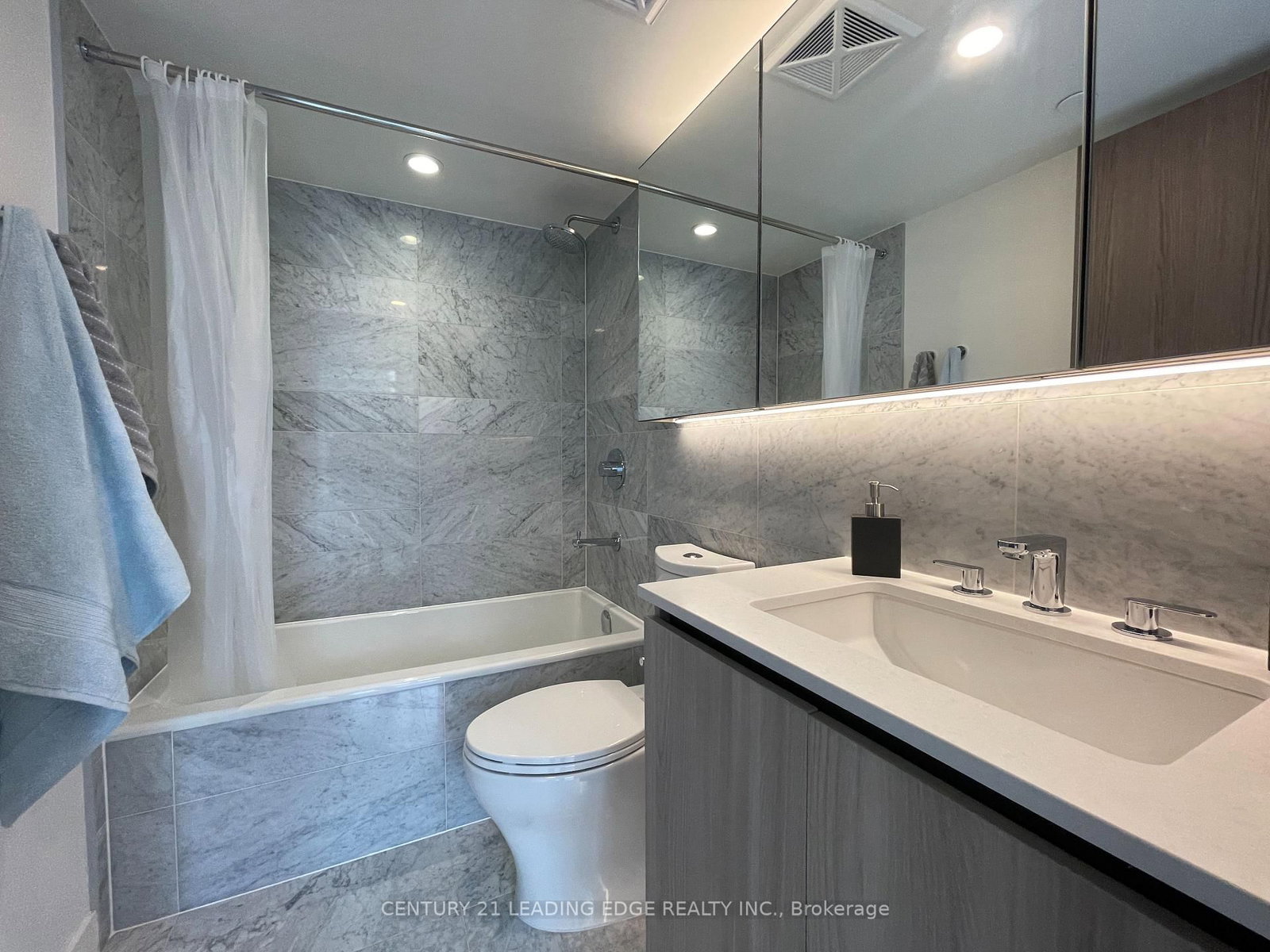 17 BATHURST Street, Unit 1502 - Photo 20