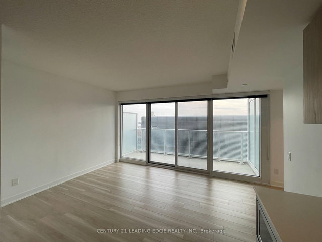 1502 - 17 BATHURST Street
