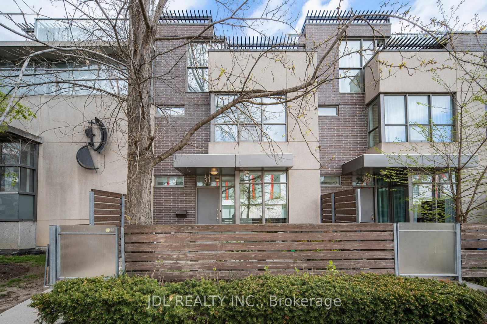 31 Brunel Court, Unit Th8