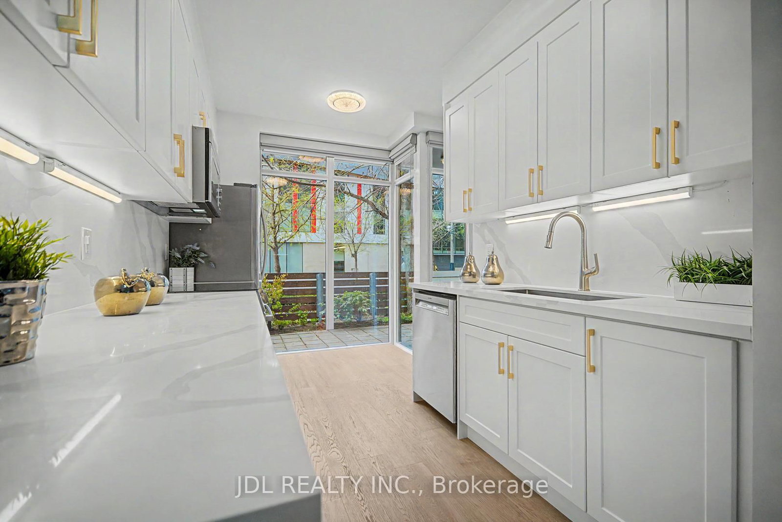31 Brunel Court, Unit Th8 - Photo 10
