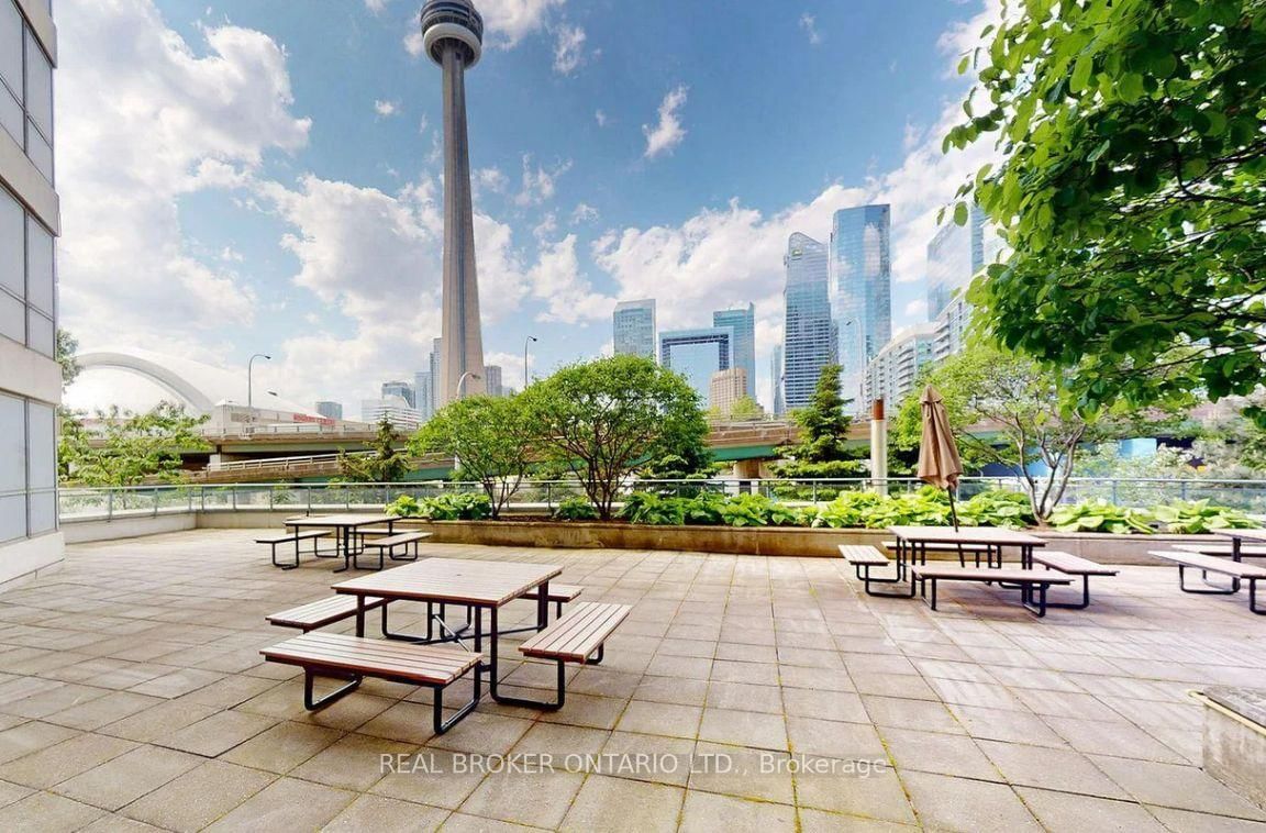 228 Queens Quay W, Unit 1501 - Photo 17