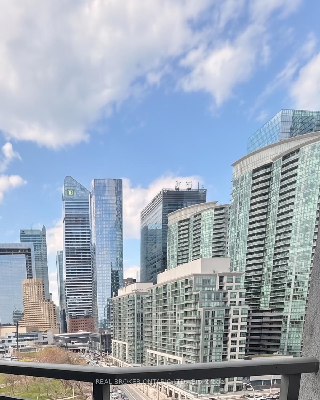 228 Queens Quay W, Unit 1501 - Photo 9