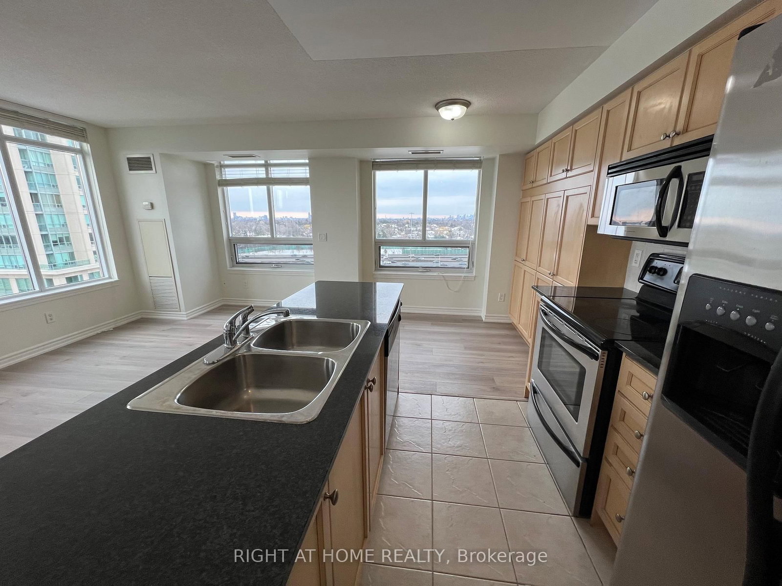 18 Kenaston Gardens, Unit 1007 - Photo 11