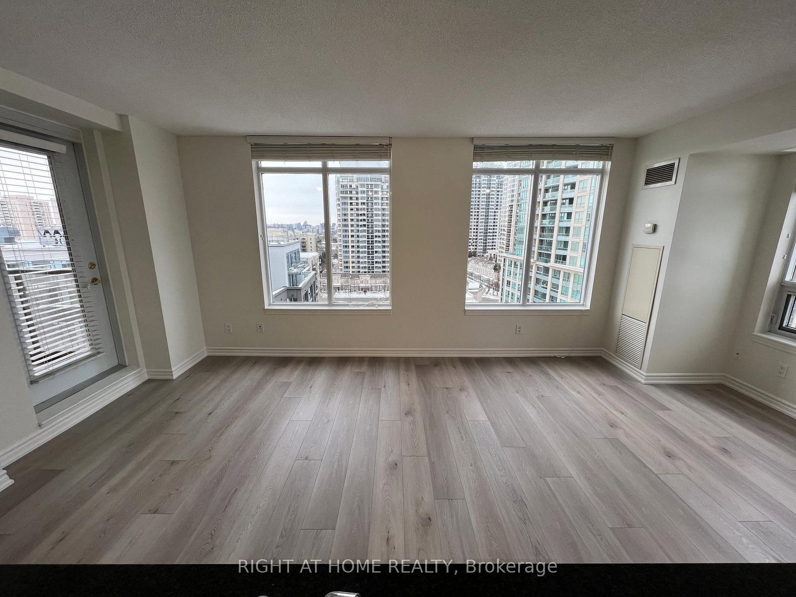 18 Kenaston Gardens, Unit 1007 - Photo 8