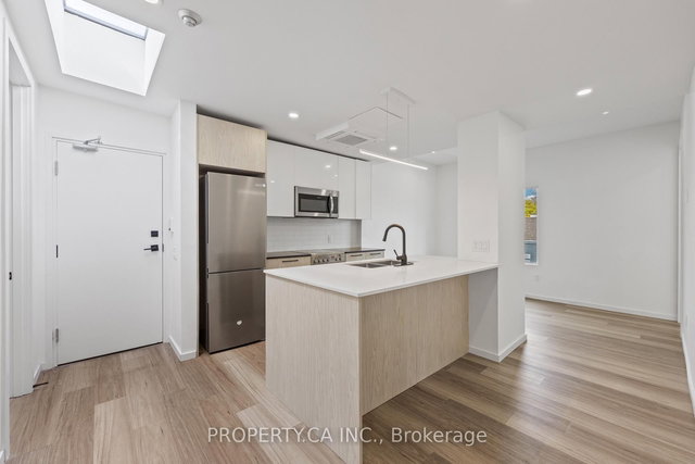 304 - 1989 Yonge Street E
