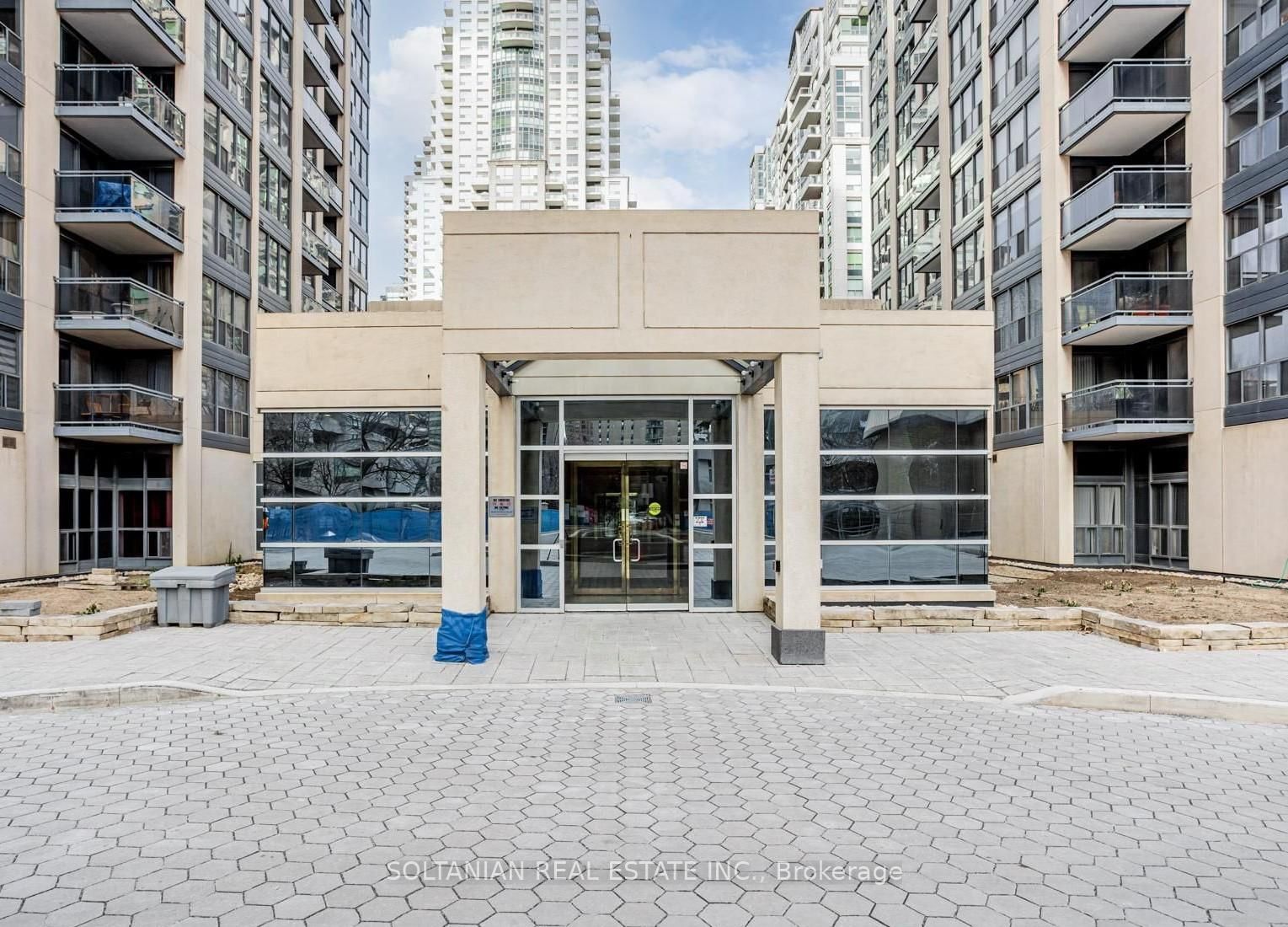 18 Hollywood Avenue, Unit 1205 - Photo 29