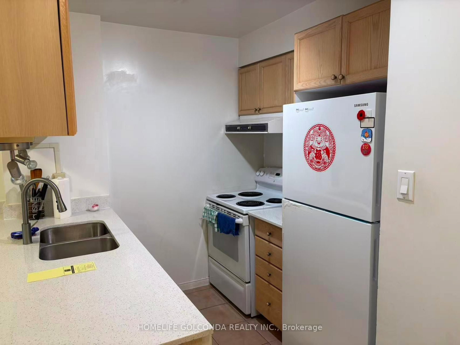 889 Bay Street, Unit 201 - Photo 6