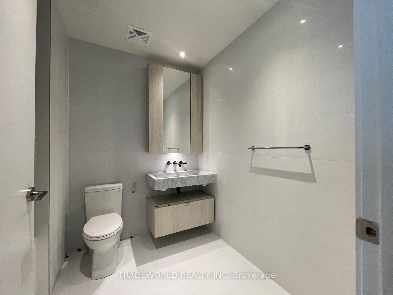 11 Yorkville Avenue, Unit 5302 - Photo 24