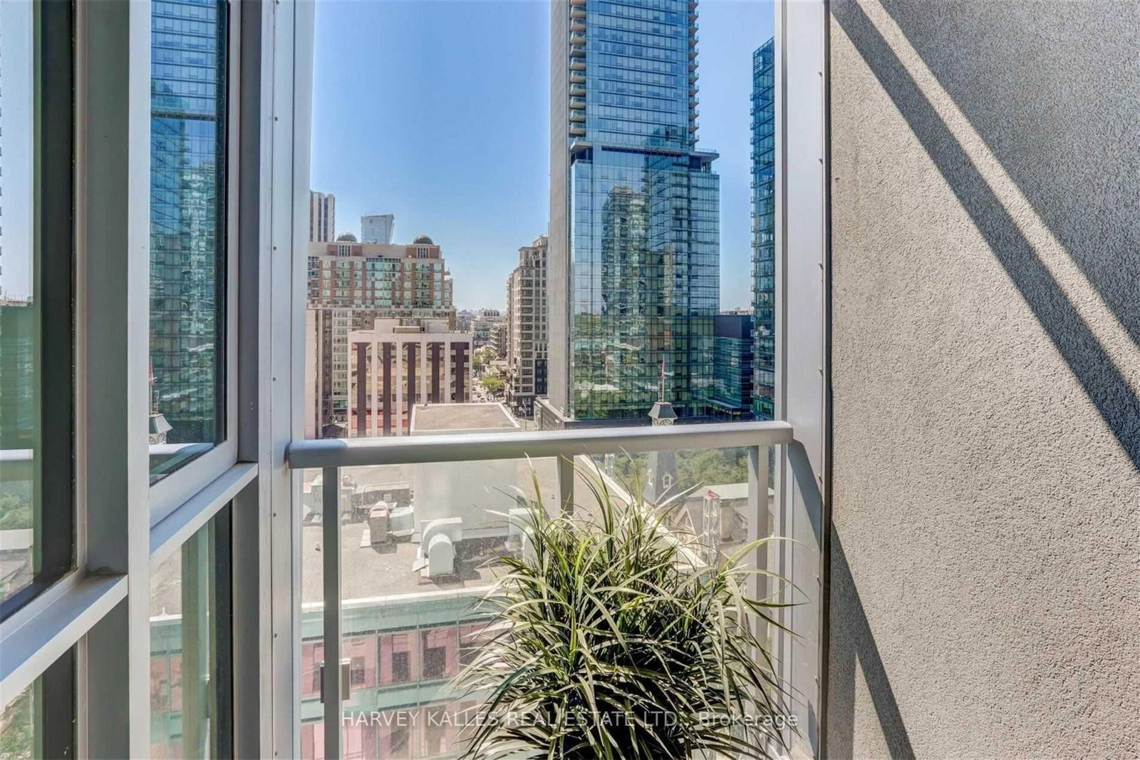 1 Yorkville Avenue, Unit 4905 - Photo 32