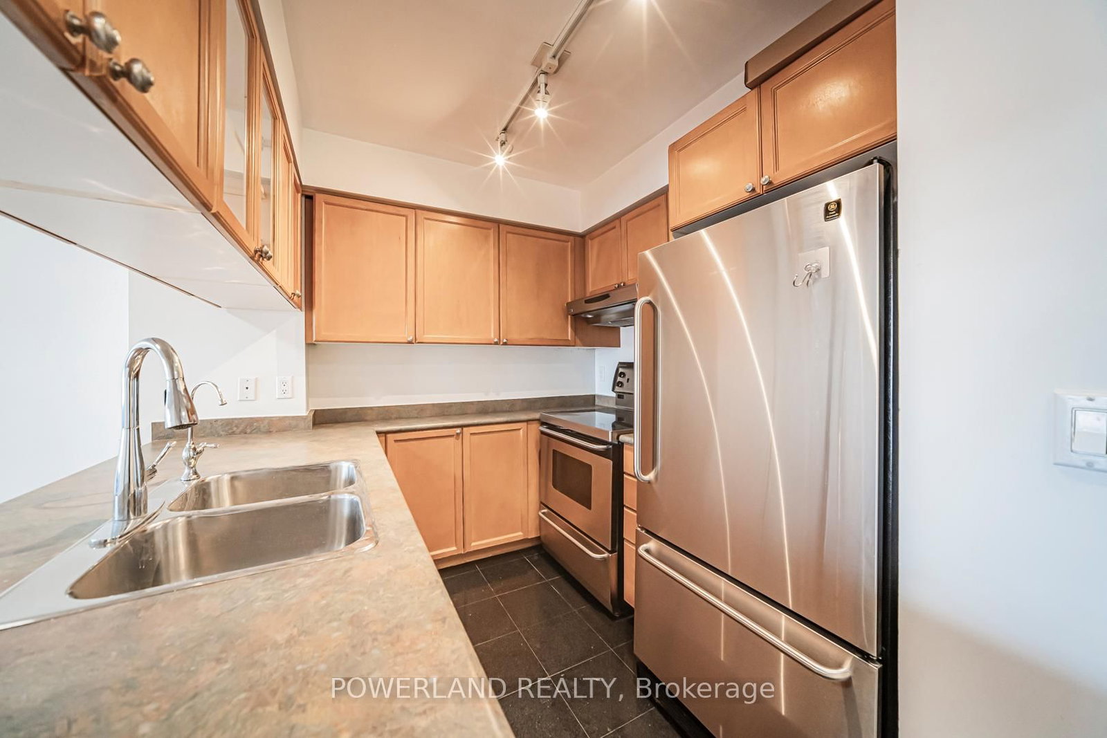 909 Bay Street, Unit 208 - Photo 15