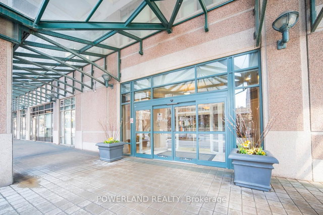 208 - 909 Bay Street