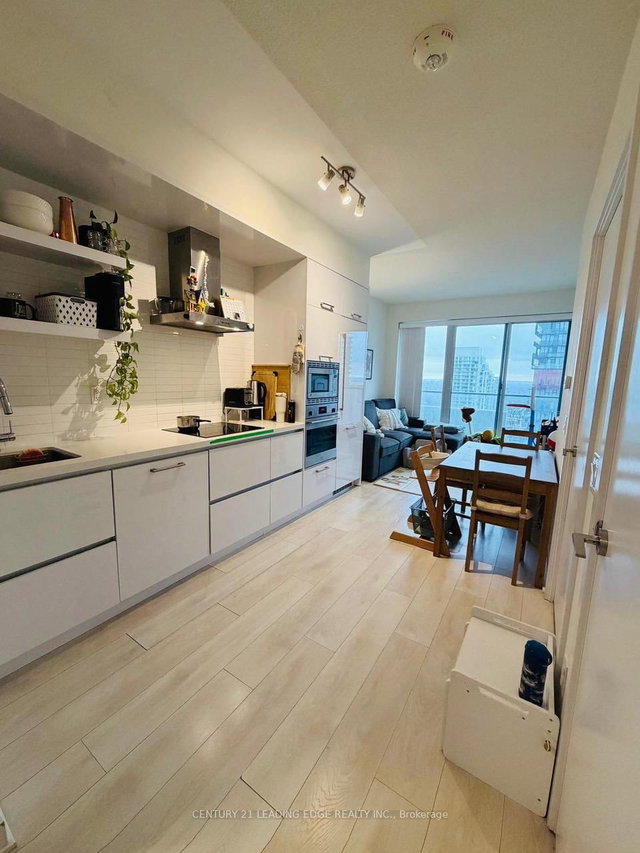 2810 - 2221 YONGE Street