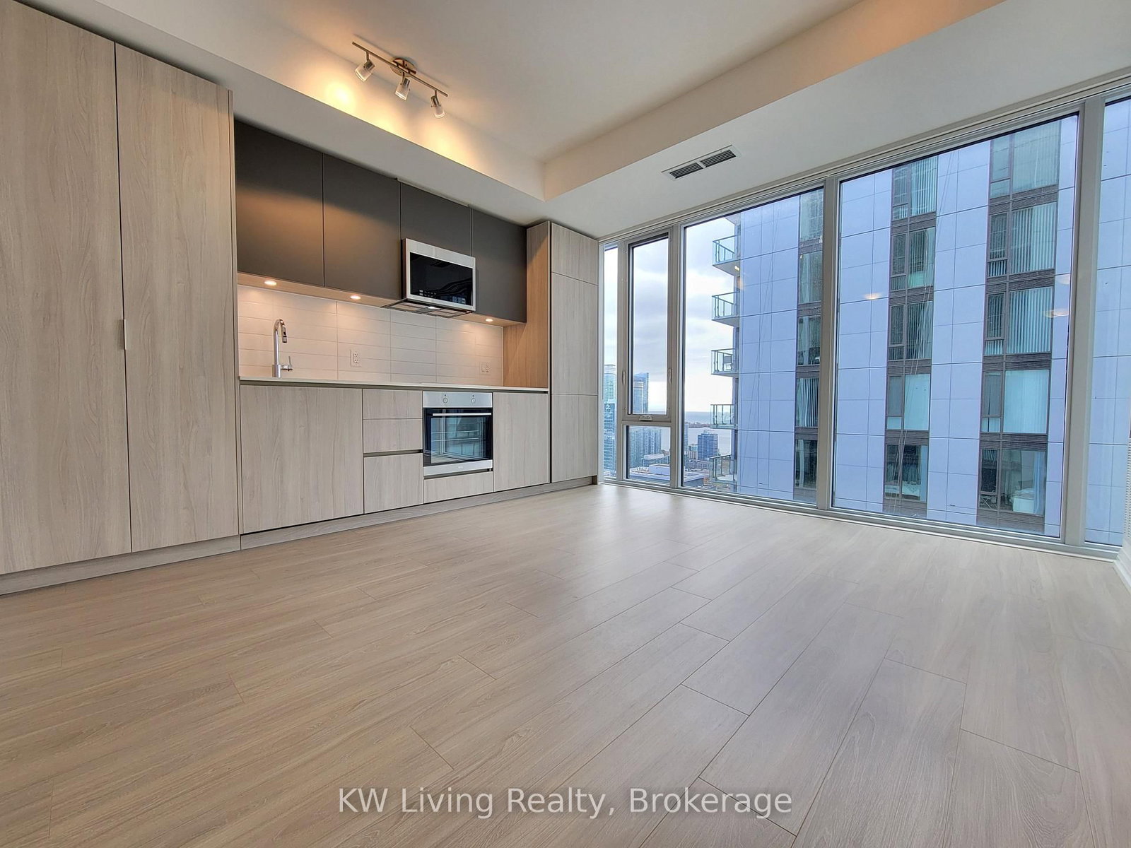 28 Widmer Street, Unit 4821 - Photo 7