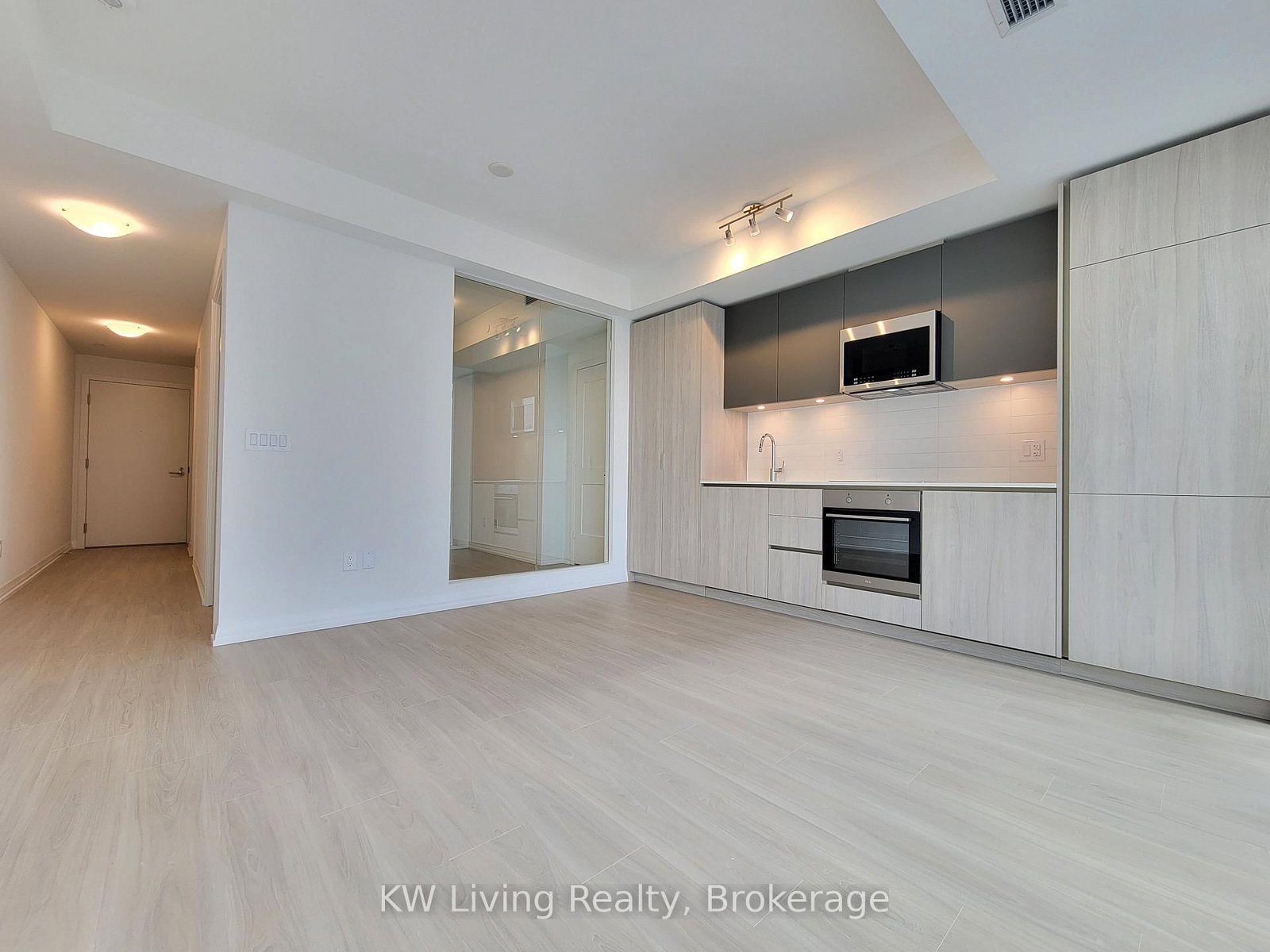 28 Widmer Street, Unit 4821 - Photo 8