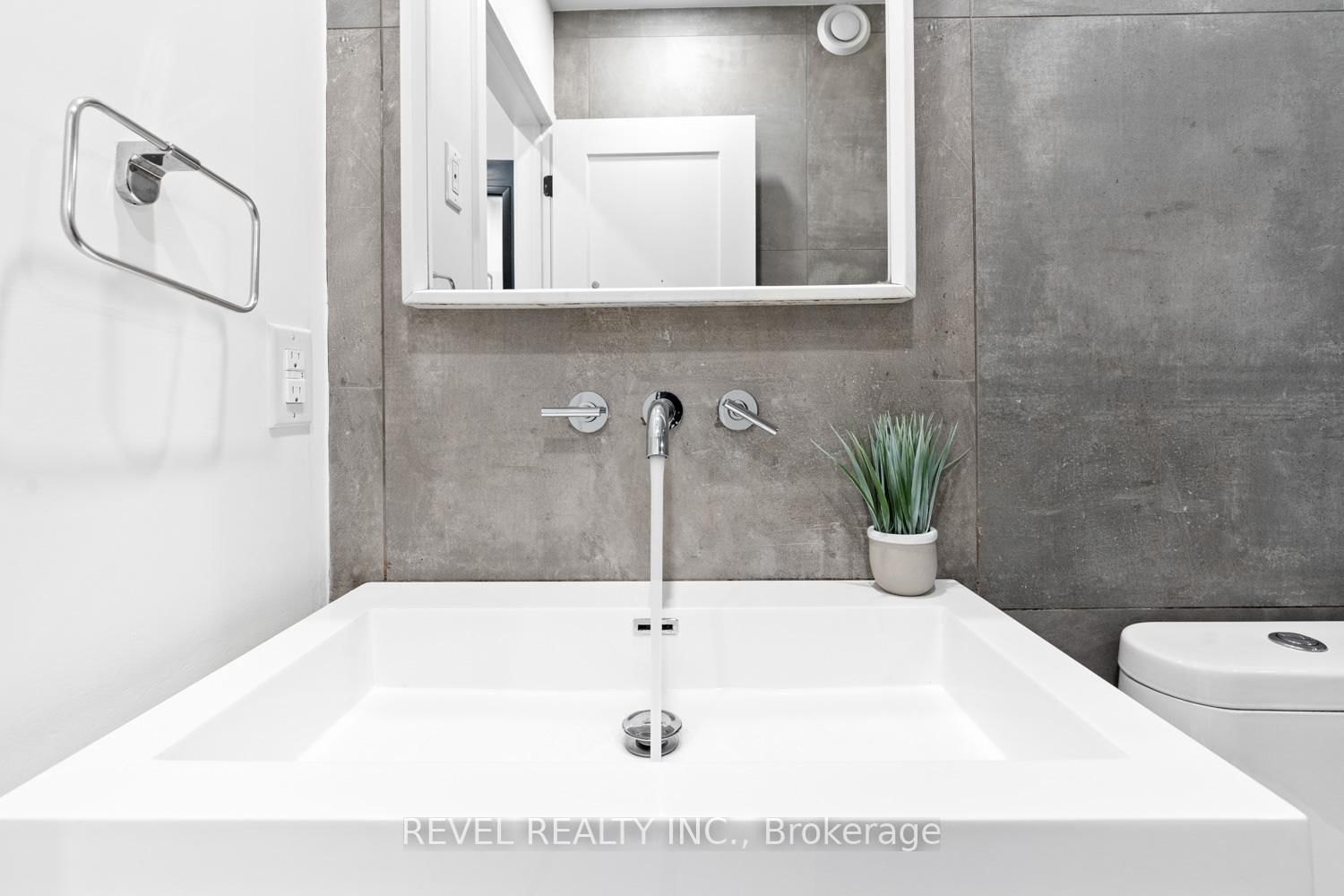 89 Foxley Street, Unit Lower - Photo 8