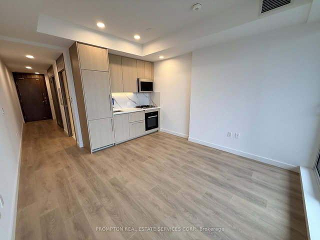1006 - 18 Esther Shiner Boulevard
