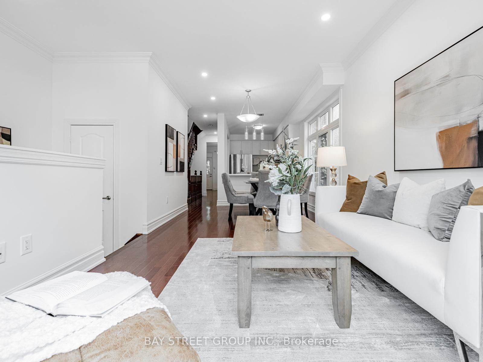 35 William Poole Way • Toronto, ON photo 8