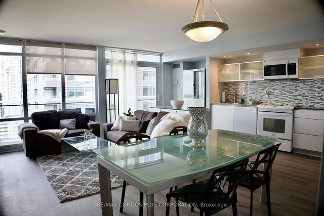 1922 - 4K Spadina Avenue