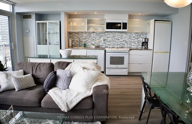 1922 - 4K Spadina Avenue