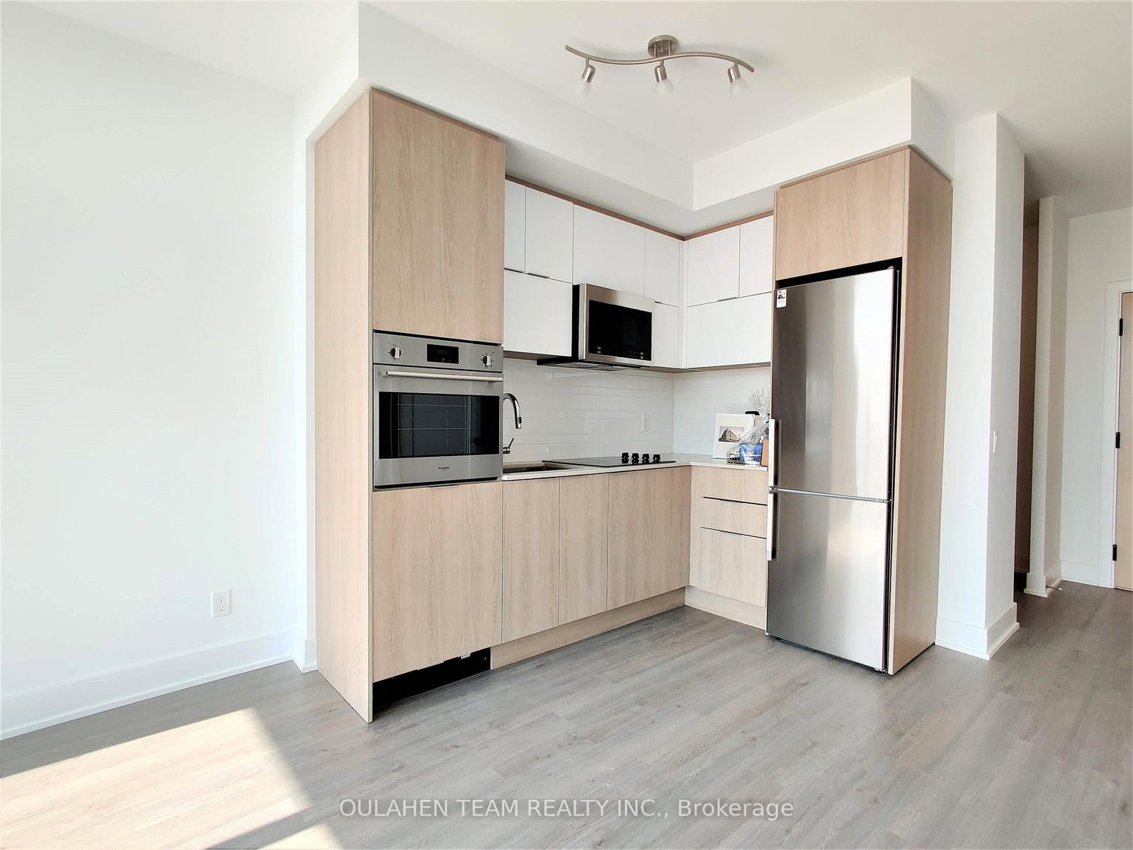 1 Belsize Drive, Unit 812 - Photo 4