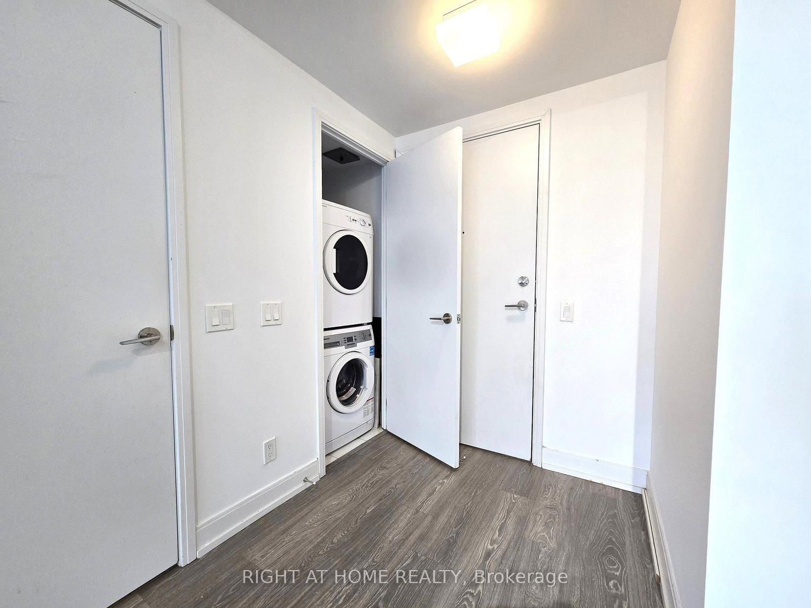 181 Dundas Street E, Unit 3802 - Photo 11