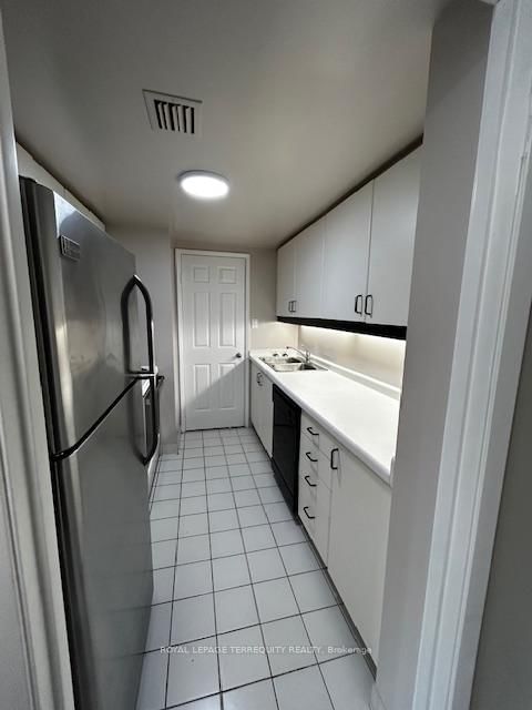 711 Bay Street, Unit 919 - Photo 10