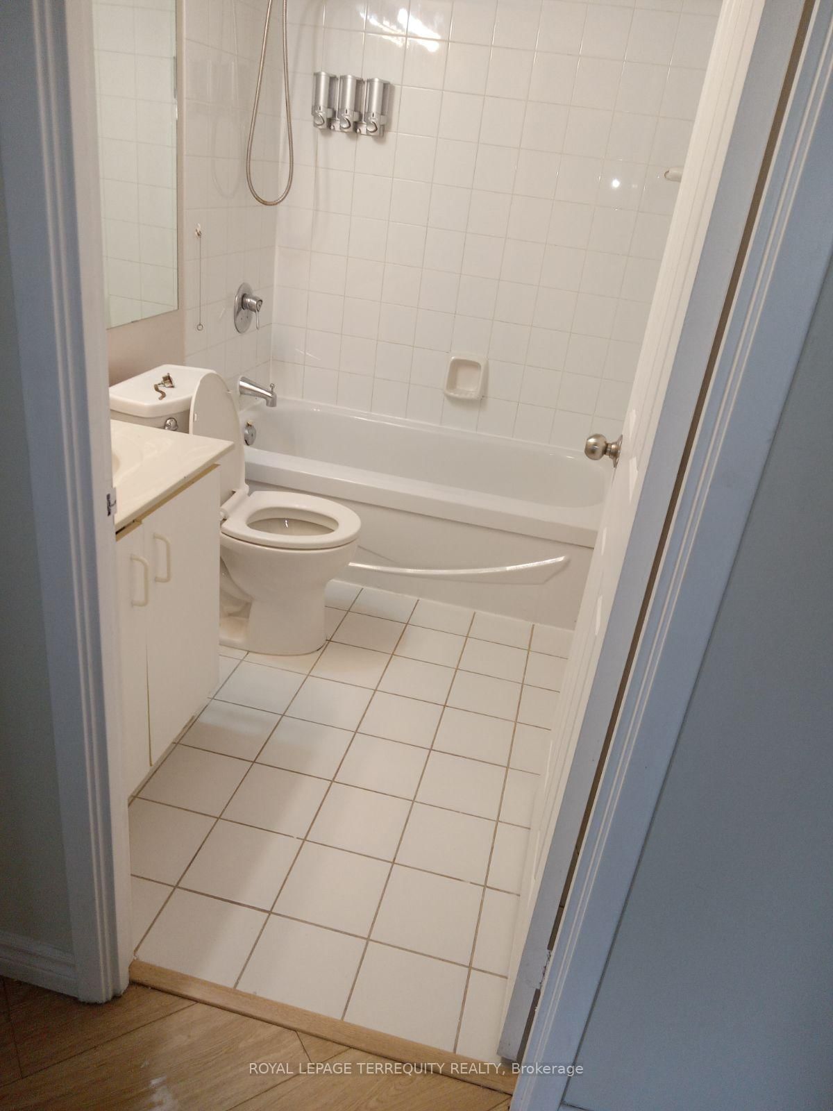 711 Bay Street, Unit 919 - Photo 15