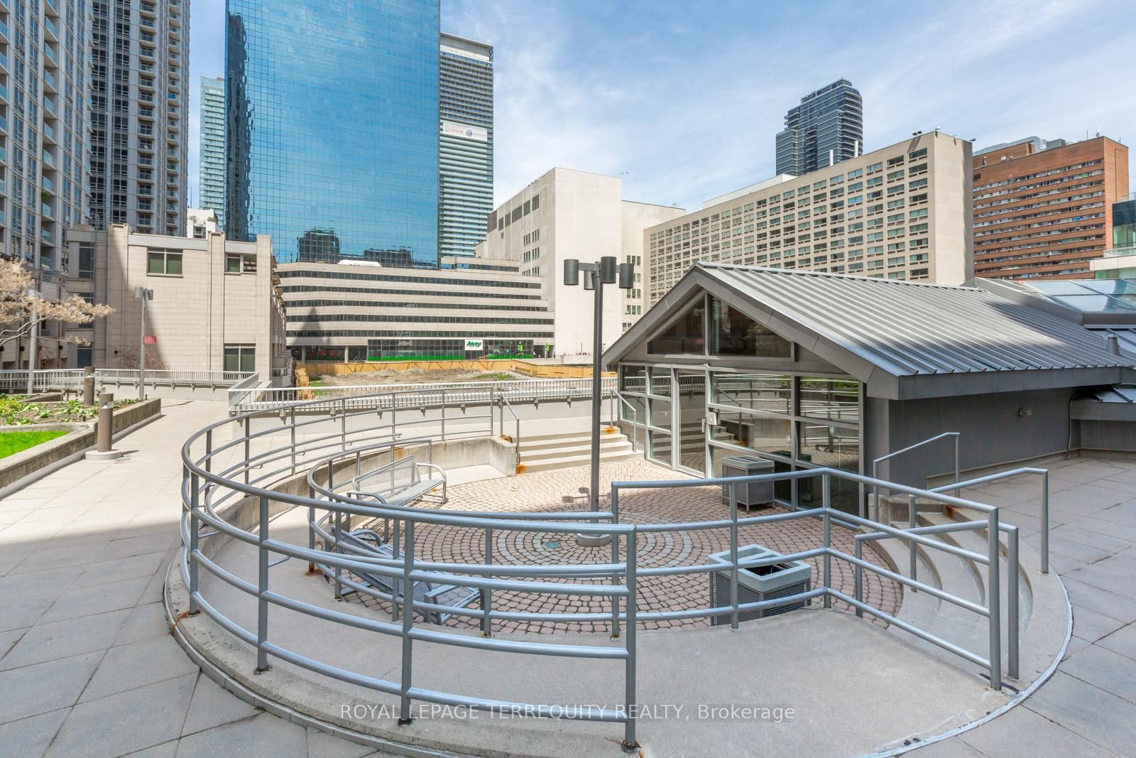 711 Bay Street, Unit 919 - Photo 8