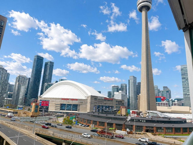 1028 - 230 Queens Quay W