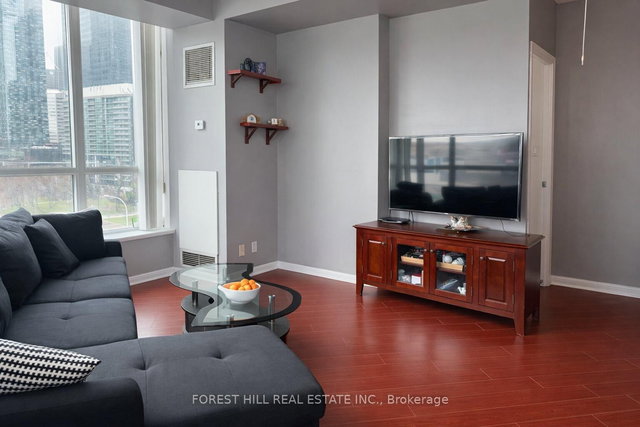 1028 - 230 Queens Quay W
