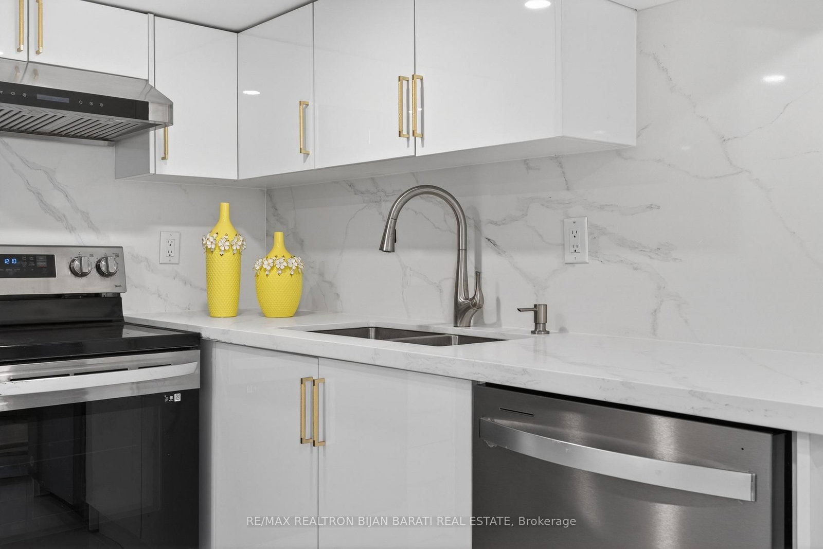 1 Wanless Crescent • Toronto, ON photo 17
