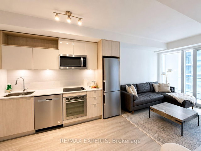 942 - 121 LOWER SHERBOURNE Street