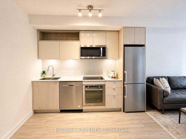 942 - 121 LOWER SHERBOURNE Street